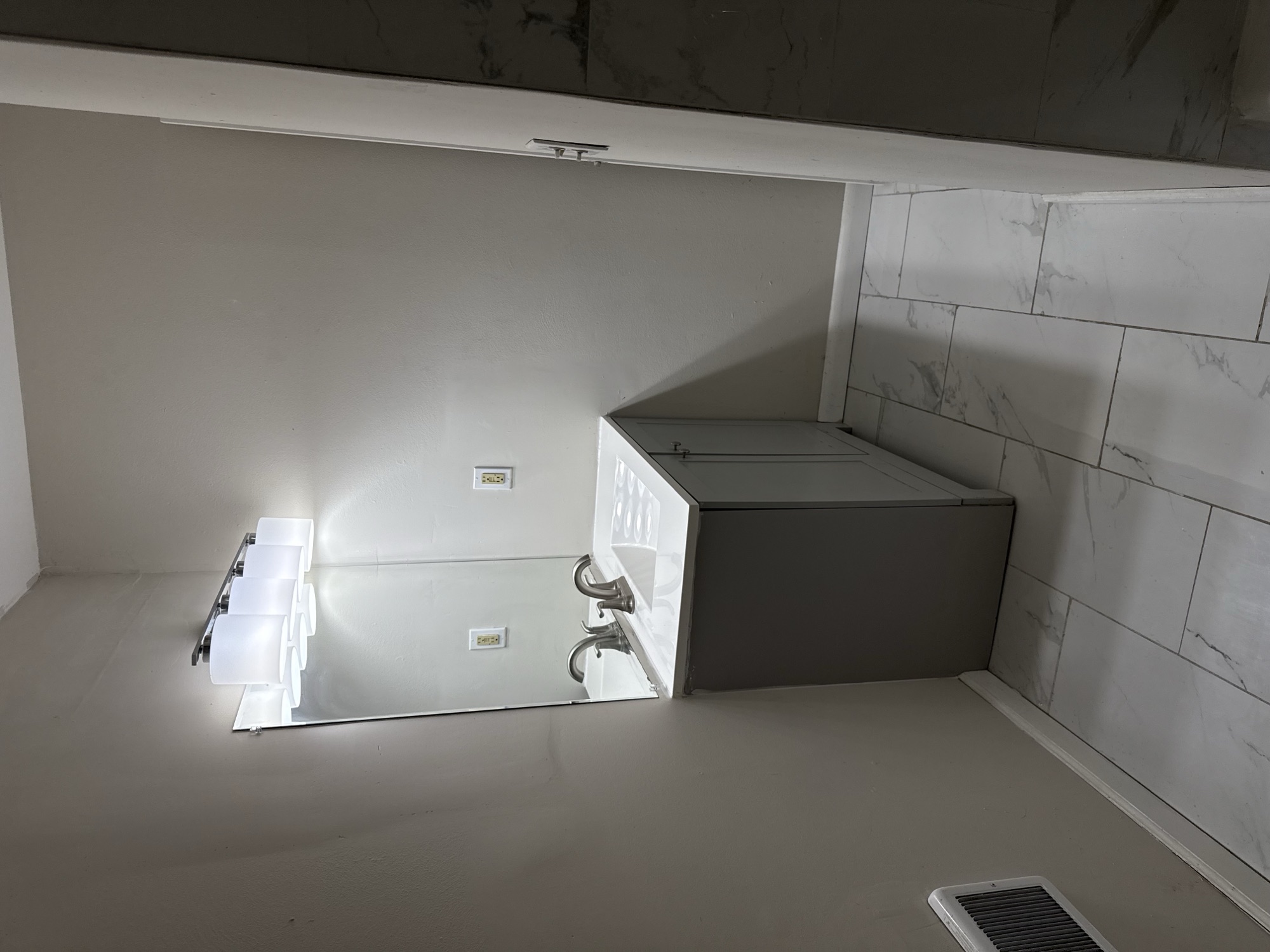 1 Bedroom at 305 N. Robinson Circle