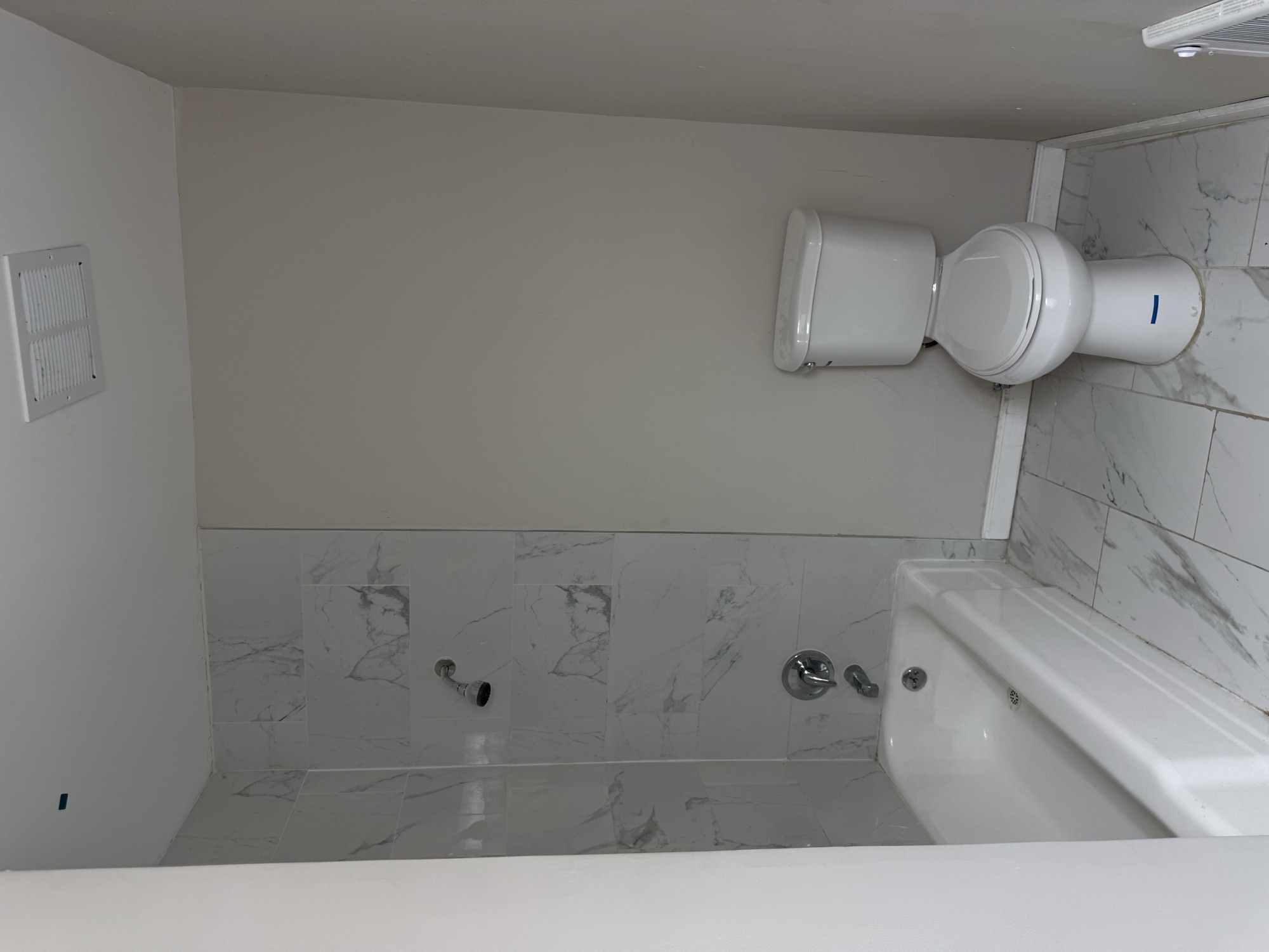1 Bedroom at 305 N. Robinson Circle