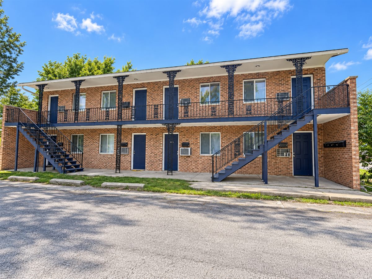 Carbondale Luxury Living apartment property exterior 7